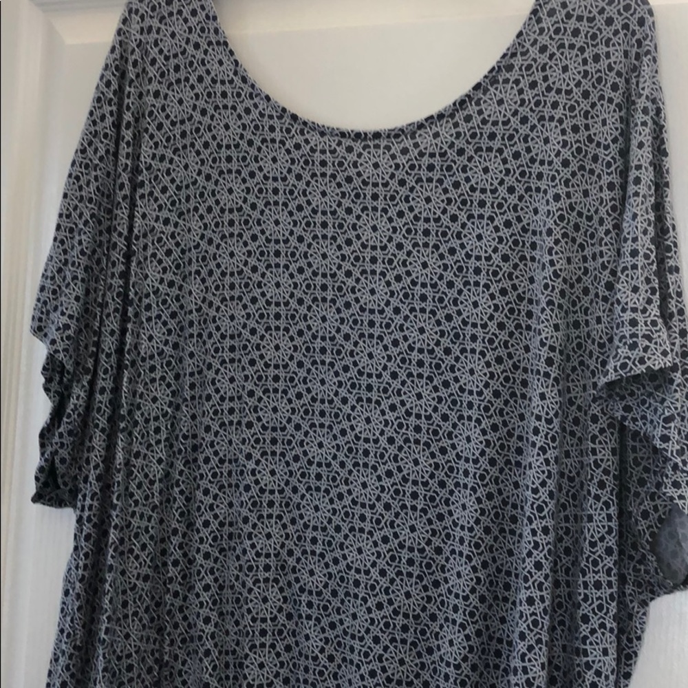 Lane Bryant Criss Cross Geometric tip